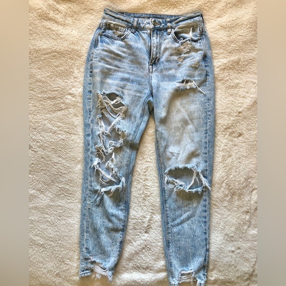 AE Distressed Mom Jean. - Picture 6 of 16